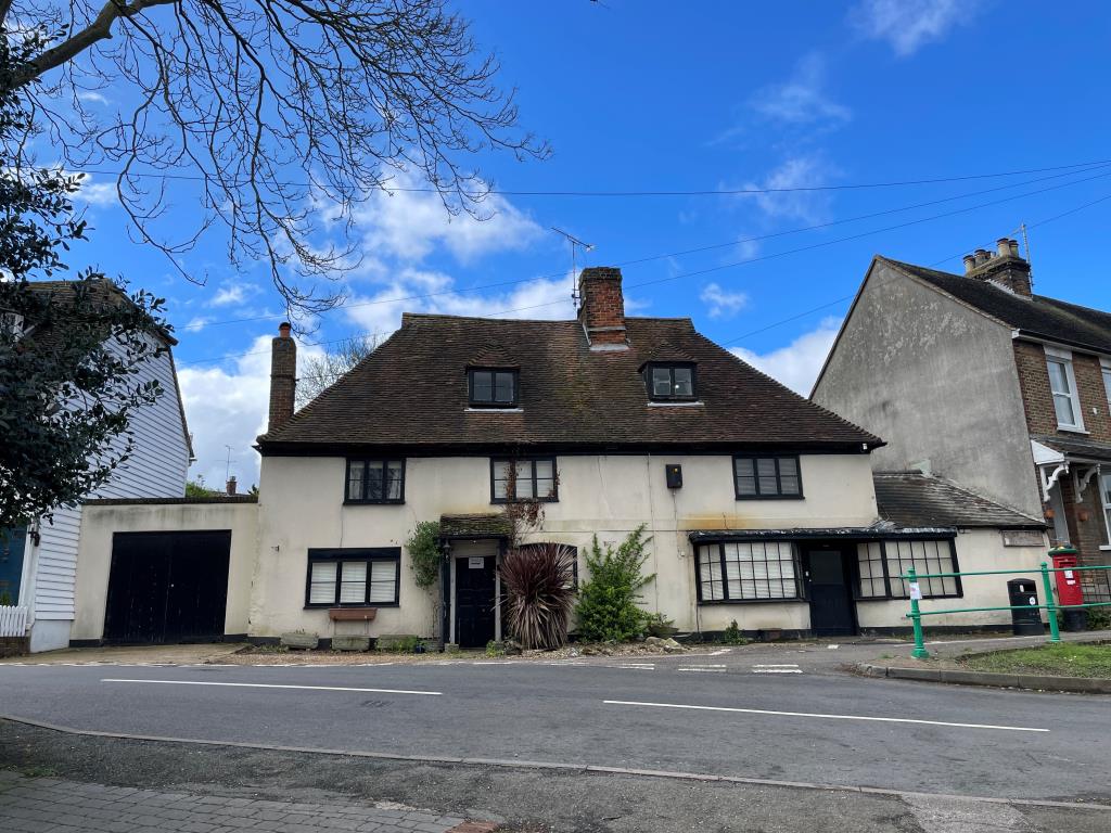 Lot: 23 - PERIOD PROPERTY WITH PERMISSION FOR ALTERATIONS AND POTENTIAL FOR SUB-DIVISION - Street view of period property